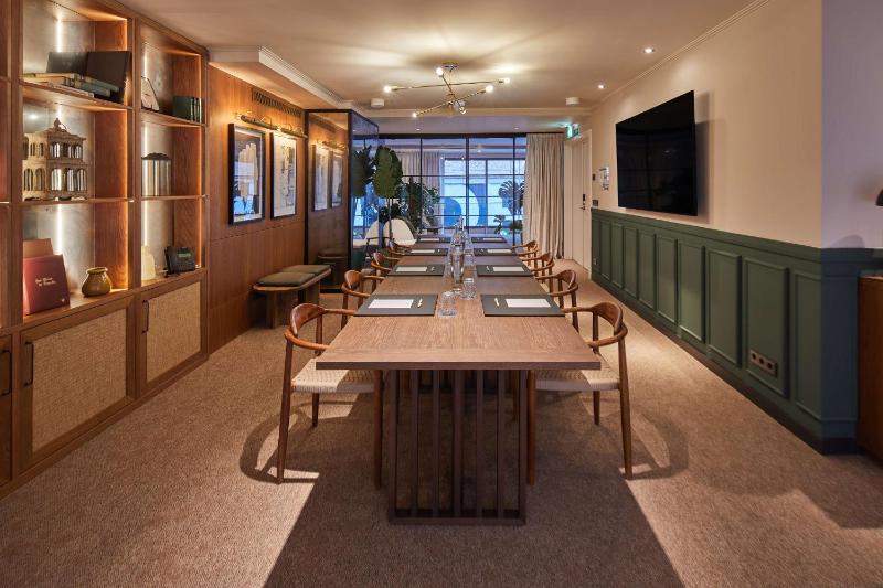 Via Sants Hotel Barcelona Tapestry Collection by Hilton - image 9