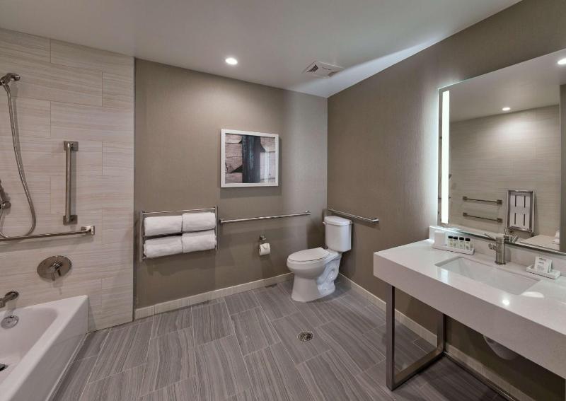 King Room with Ocean View - Disability Access image 2
