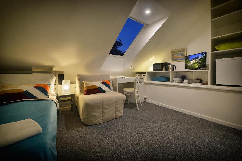 Single Room with Private Bathroom image 4