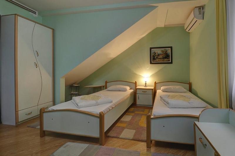 Twin Room image 1