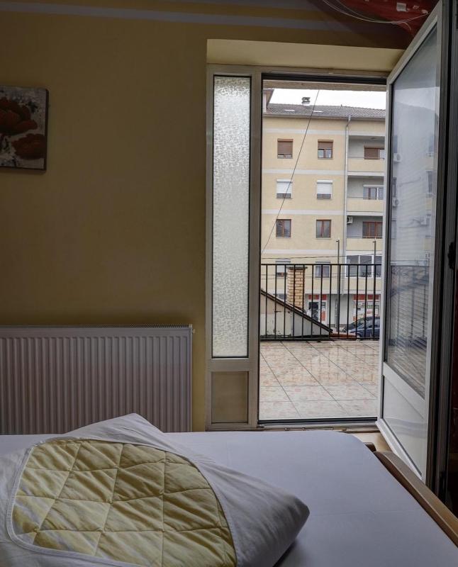 Studio with Balcony image 4