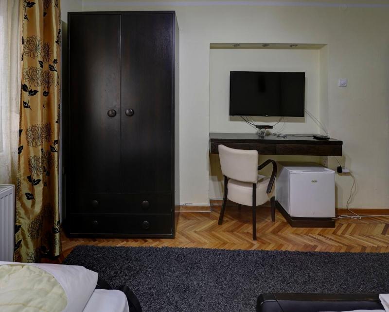 Double Room image 3