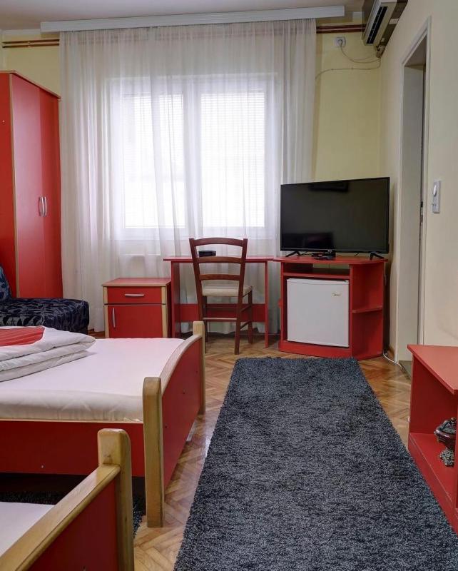 Twin Room image 3