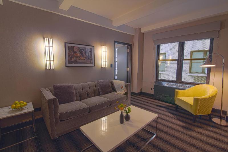 Signature Suite 1 King Bed image 3