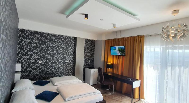 Double Room with Balcony image 1