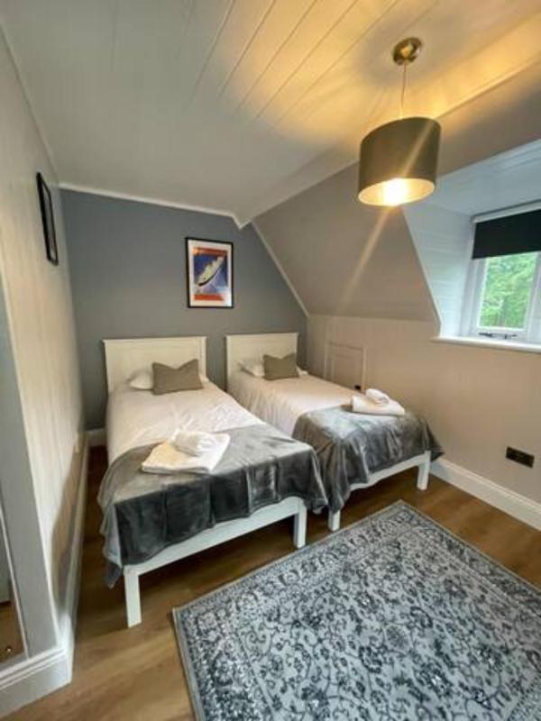 Five-Bedroom House image 3