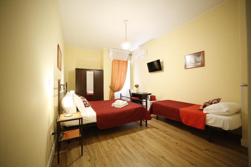 Triple Room with Balcony image 3