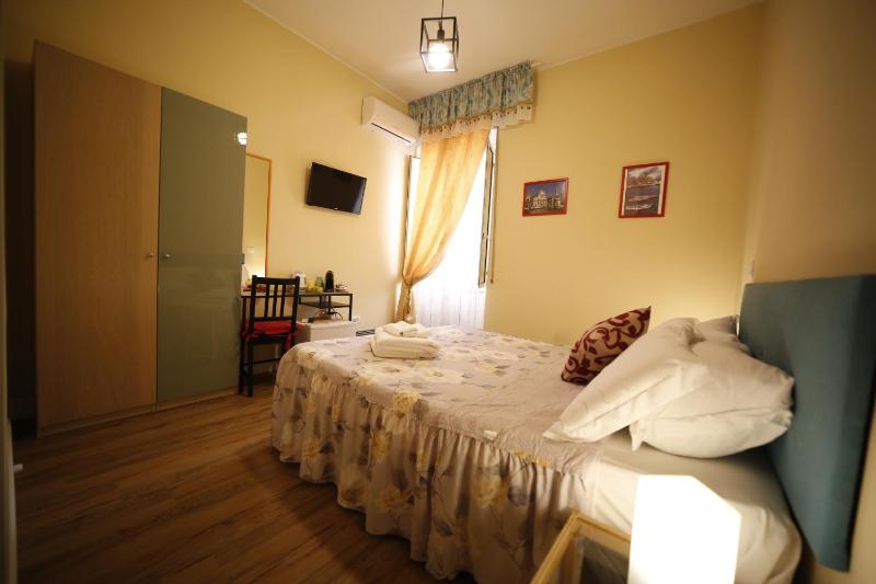 Double Room image 1