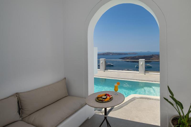 Standard Double Pool level Volcano View image 1