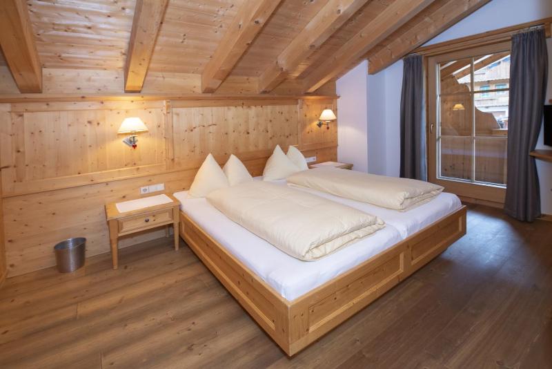 Three-Bedroom Apartment with Balcony image 4