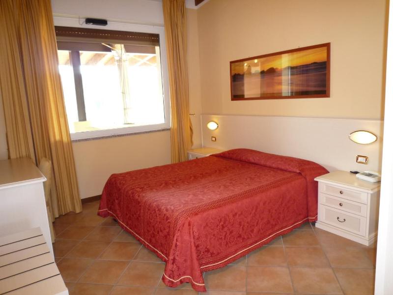 Large Family Room (2 Adults + 2 Children) image 4