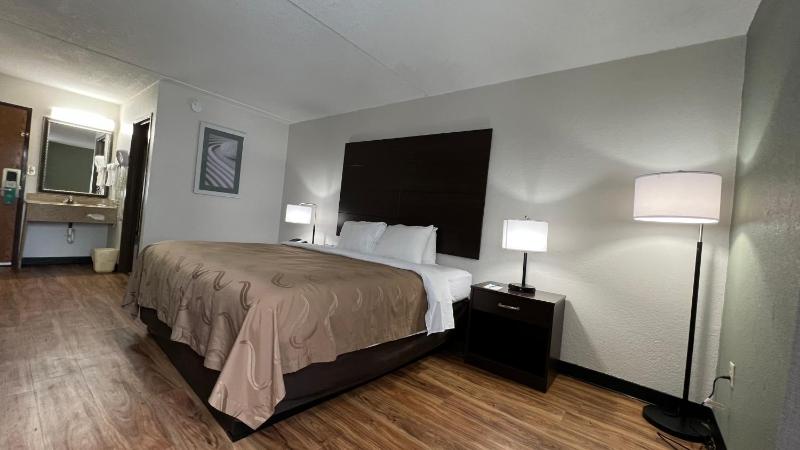 Standard King Room - Non-Smoking  image 3