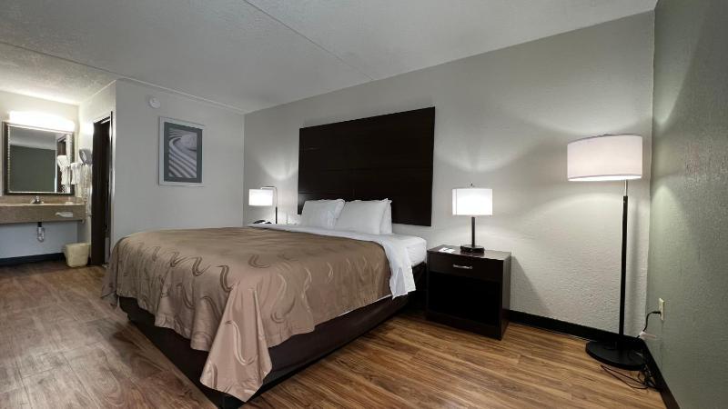 Standard King Room - Non-Smoking  image 2