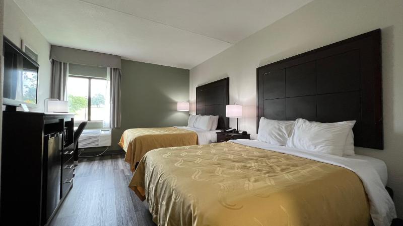 Standard Queen Room with Two Queen Beds - Non-Smoking image 3