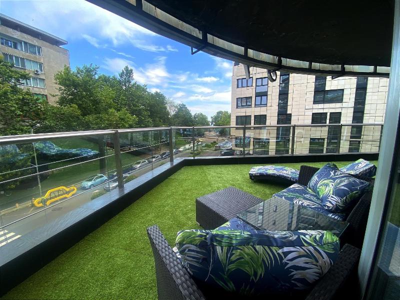 One-Bedroom Apartment with Partial Sea View image 4