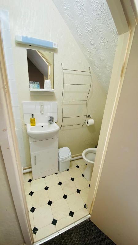 Double Room with Private Bathroom image 3