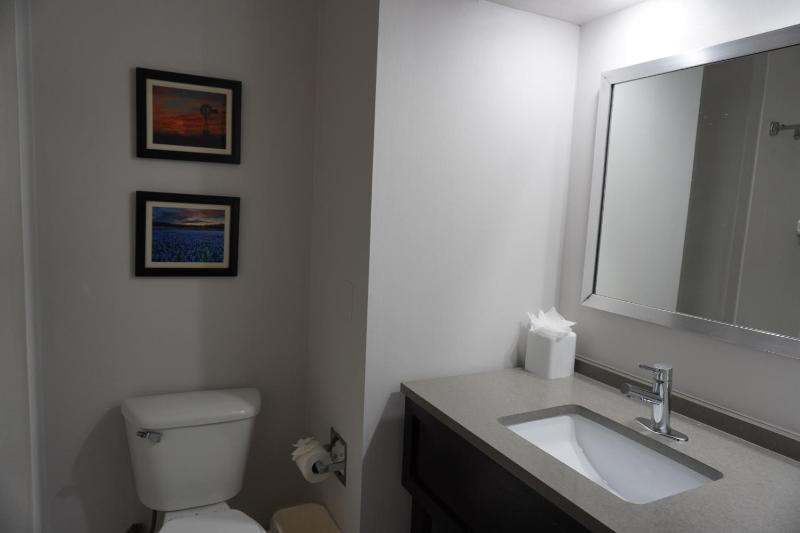 Queen Suite with Two Queen Beds - Non-Smoking image 2