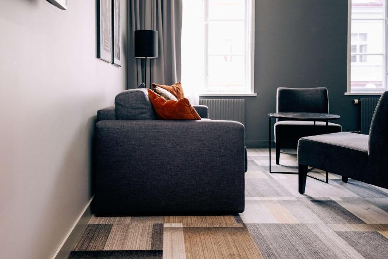 Deluxe King Room with Sofa Bed - Non-Smoking image 4