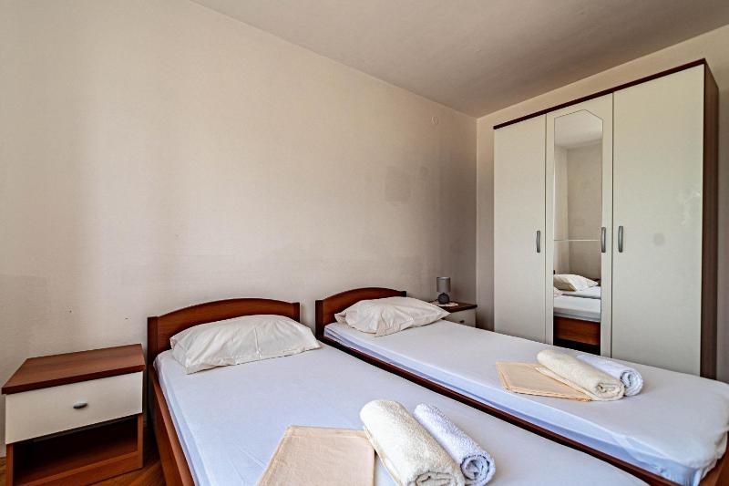 Apartment Tri Zala 9237d - image 21