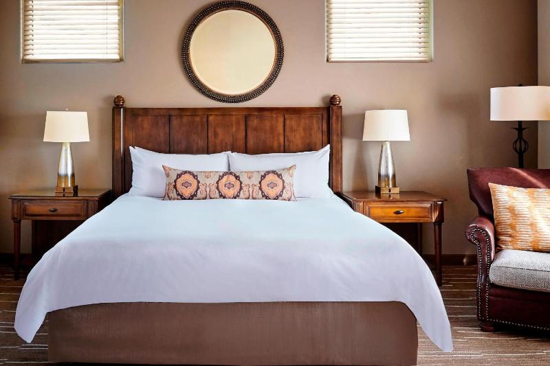 One-Bedroom Executive Suite  image 4