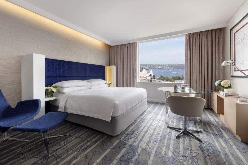 Guest room, 1 King Bed with Opera House View image 1