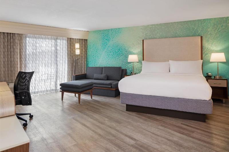 Executive King Room with Sofa Bed image 1