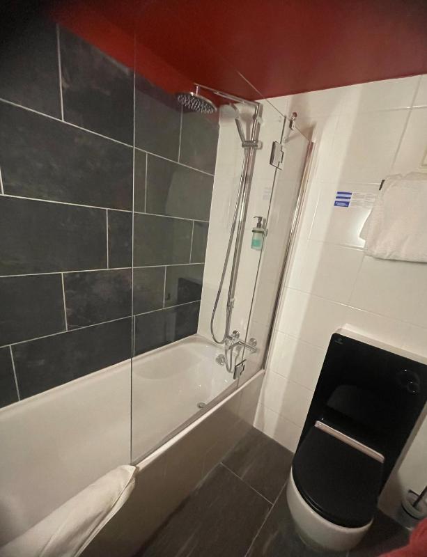 Standard Double Room image 3