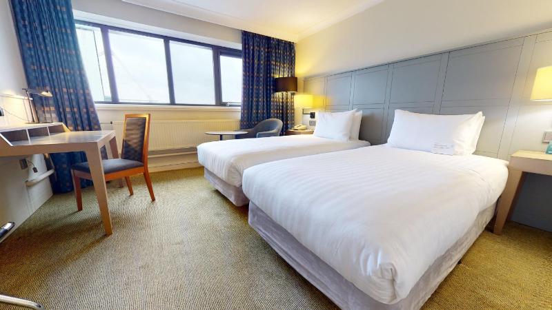 Standard Twin Room image 3