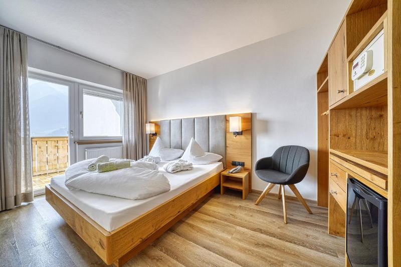 Single Room with Balcony image 2