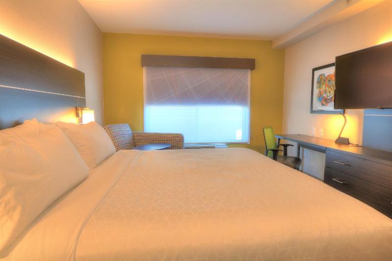 King Suite - Non-Smoking image 2