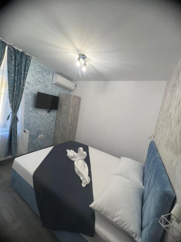 Ana Boutique - image 15