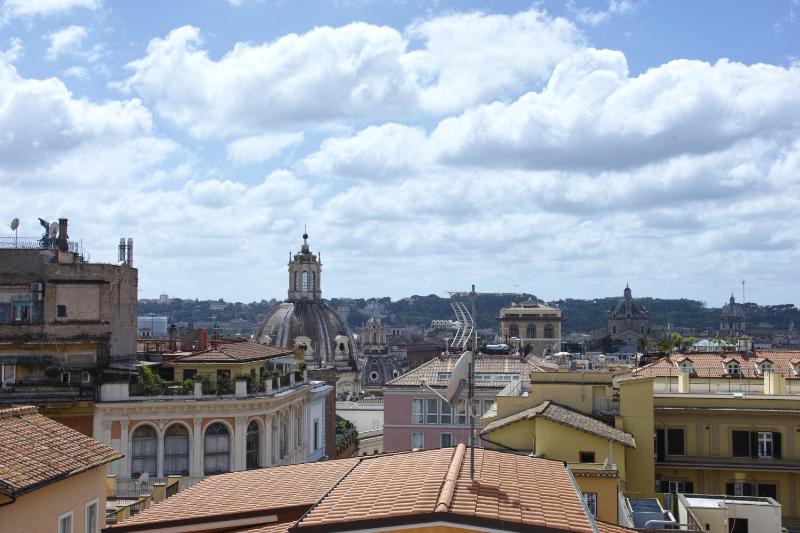 Double or Twin Room with City View image 3