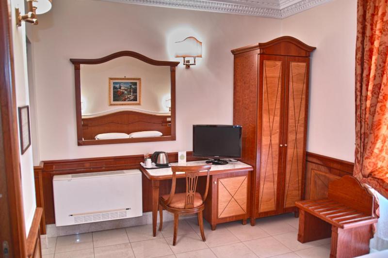 Double or Twin Room with City View image 2