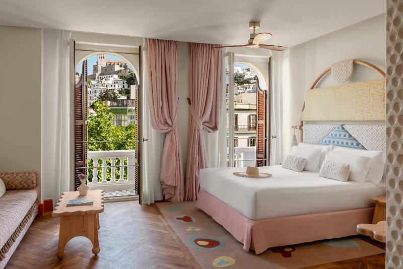 Premier Double Room with View image 1