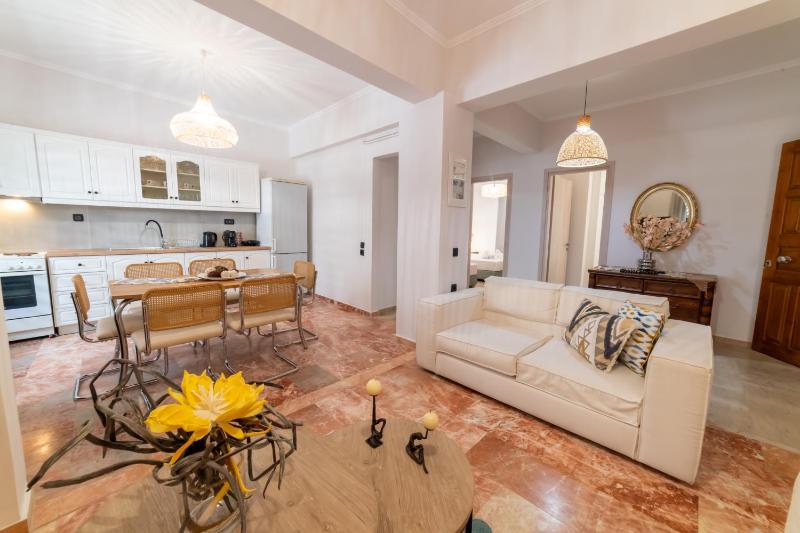 Deluxe Apartment image 1
