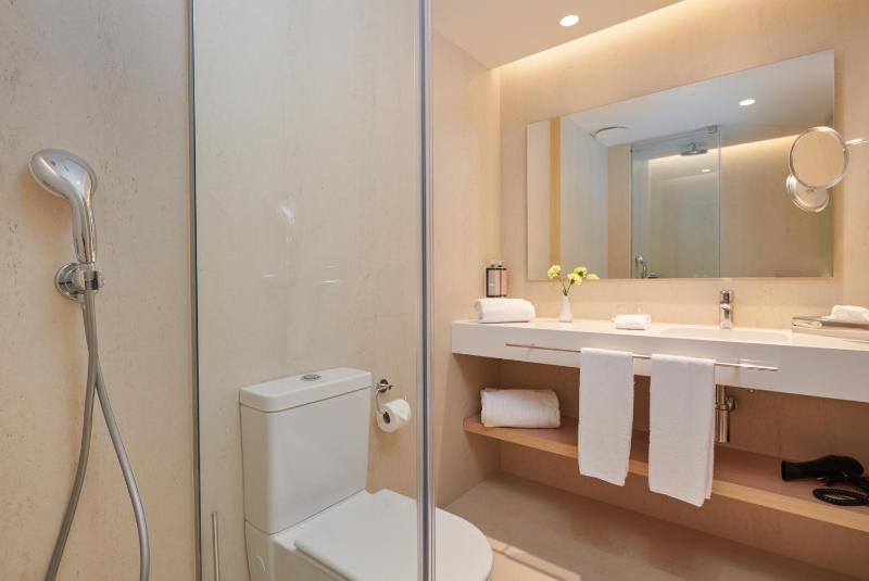 Double or Twin Room with Sea View image 3