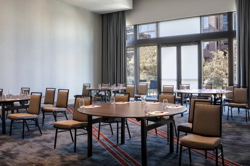 Marriott Dallas Uptown - image 6