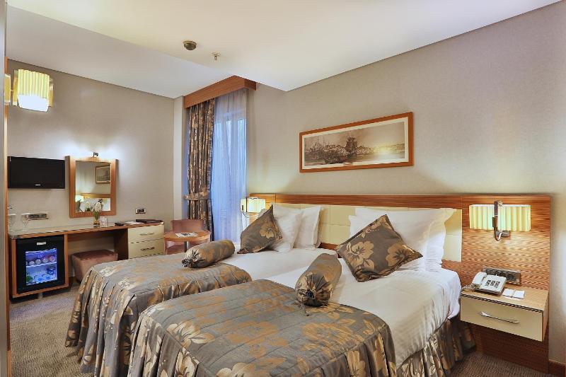 Economy Double or Twin Room image 3