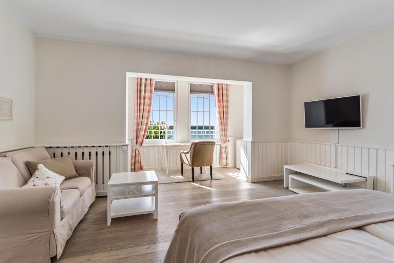 Suite with Sea View image 3