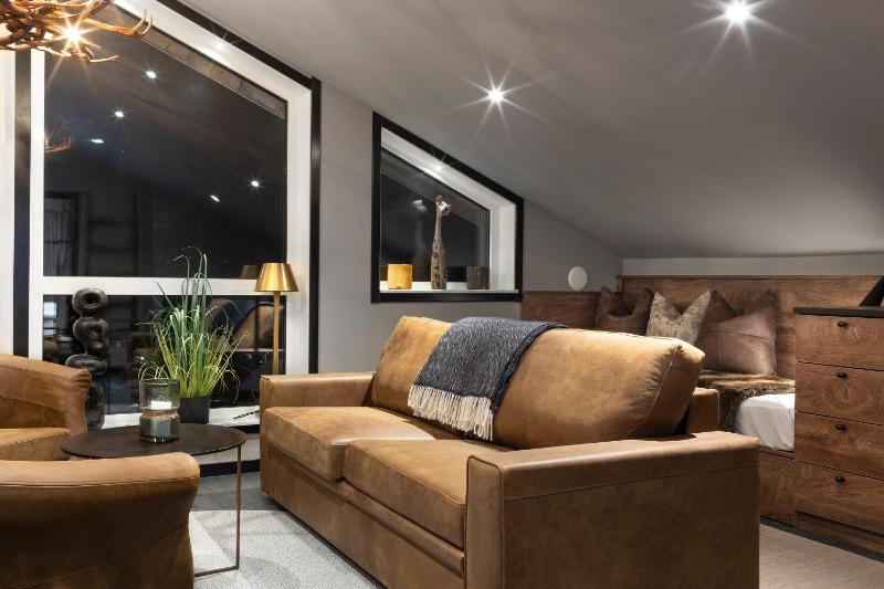 Deluxe Suite image 3