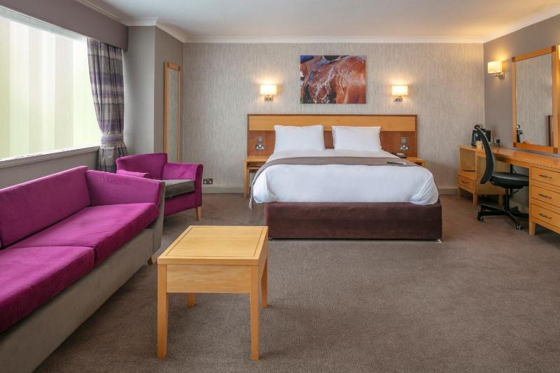 Superior King Room image 4