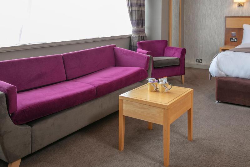 Superior King Room image 3