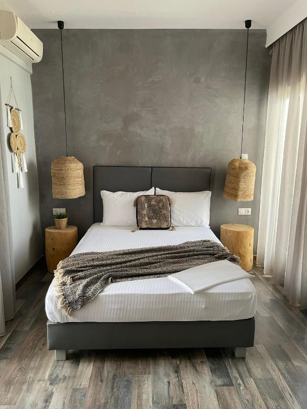 Double Room with Balcony and Sea View image 2