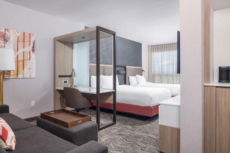 Queen Suite with Two Queen Beds - Mobility Accessible with Tub image 1