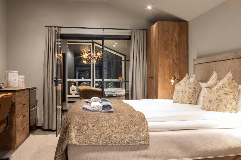 Deluxe Suite image 2