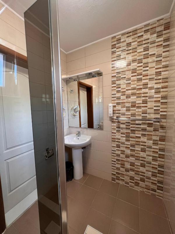 One-Bedroom Apartment image 2