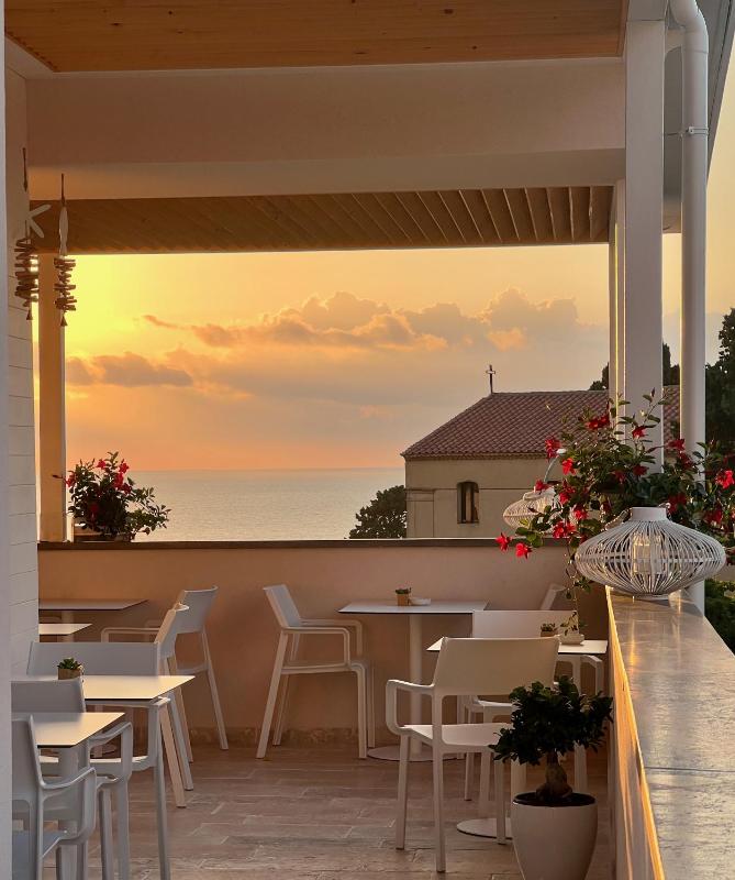 Kairos Tropea luxury rooms & pool - image 20