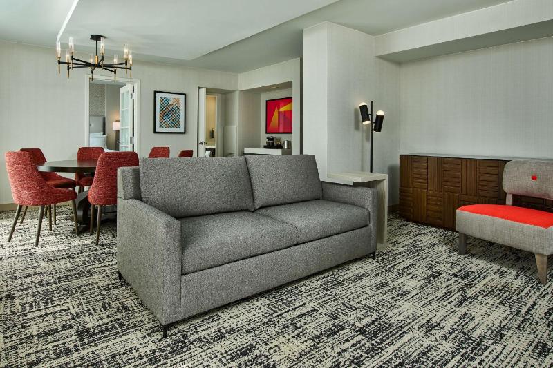Presidential King Suite with Plaza View image 2