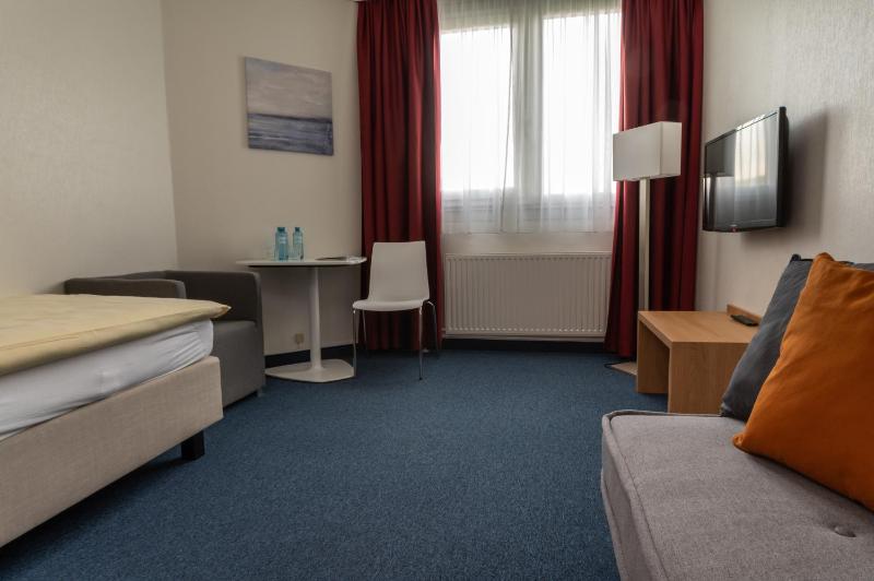 Single Room image 3