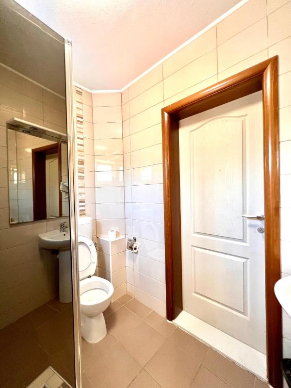 One-Bedroom Apartment image 3